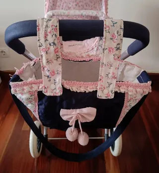 Carrito de bebé de juguete