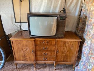 Televisor Sharp Elbe 1984 Marrón