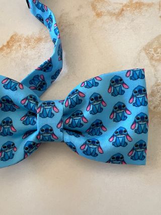 Pajarita azul con estampado de Stitch