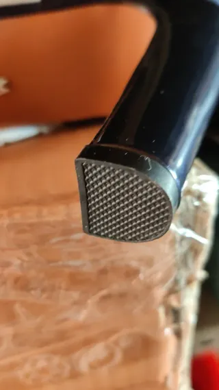 Zapatos de tacón azul y negro