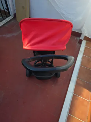 Triciclo infantil rojo y negro