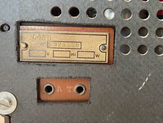 Radio antigua de válvulas Philips A43U "Junior"