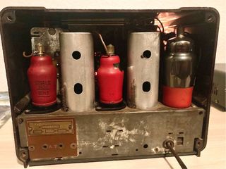 Radio antigua de válvulas Philips A43U "Junior"