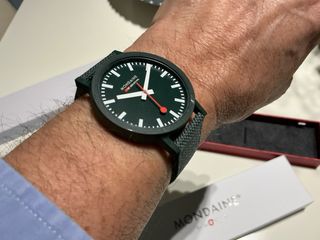 Reloj Mondaine verde