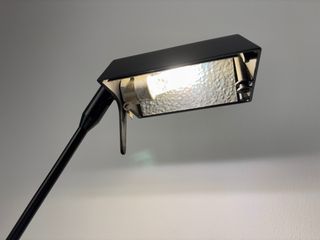 Lámpara vintage de escritorio negra marca Fase