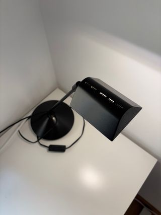 Lámpara vintage de escritorio negra marca Fase
