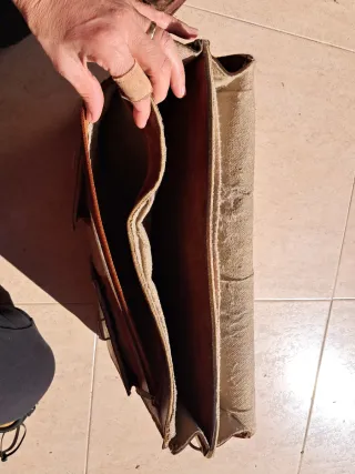 Maletín antiguo de cuero marrón. Sin marca conocid