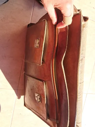 Maletín antiguo de cuero marrón. Sin marca conocid