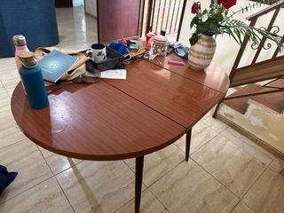 Mesa de comedor redonda de madera