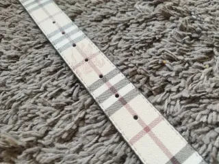 Cinturón Burberry Beige Cuadros Hebilla Negra