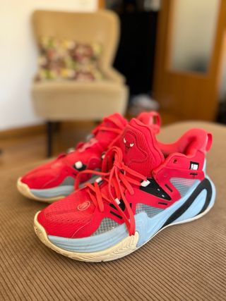 Zapatillas Baloncesto Tarmak Rojas y Azules