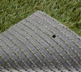 Piscina desmontable ,césped artificial y fuente