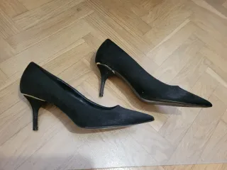 Zapatos salón Zara negros Talla 38.