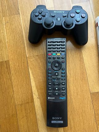 Lote PlayStation 3 con 5juegos y dos mandos