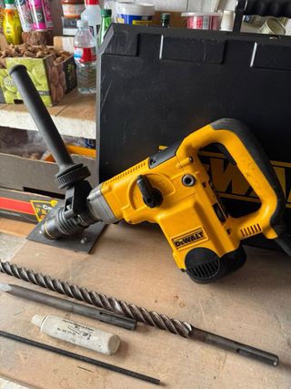 Martillo Rompedor DeWalt con su maletín