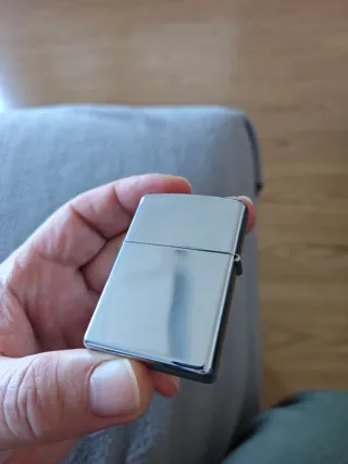 Zippo con figura de toro