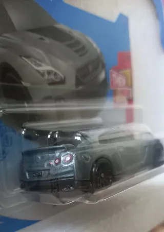 Hot Wheels 17 Nissan GT-R R35
