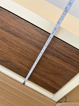 Consola de madera beige y marrón