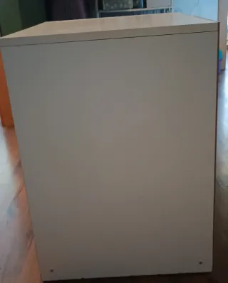 Cajonera blanca de madera