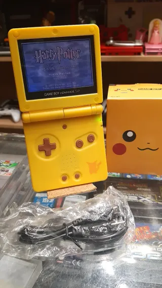 GAMEBOY PIKACHU ADVANCE SP CAJA CABLE USB CARGA