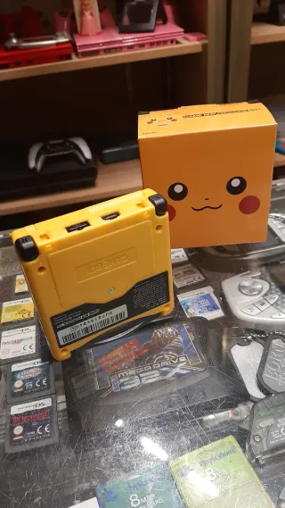 GAMEBOY PIKACHU ADVANCE SP CAJA CABLE USB CARGA