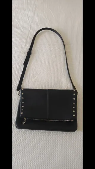 Bolso Parfois negro con tachuelas