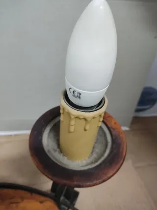 Lámpara antigua hierro forjado y madera