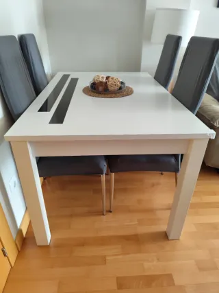 Mesa de comedor y 6 sillas