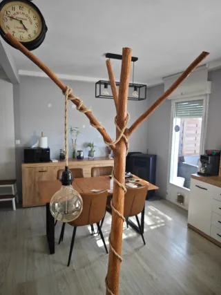 Lámpara de pie artesanal de madera