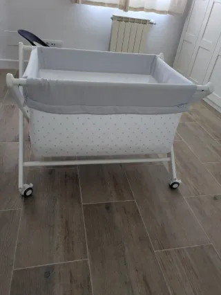 Minicuna bebé con ruedas