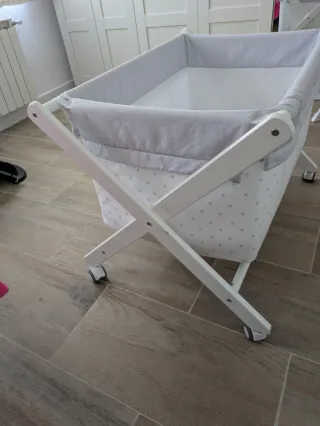 Minicuna bebé con ruedas