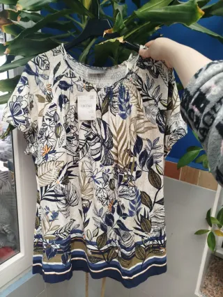 Blusa floral nueva con etiqueta