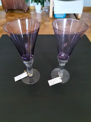 6 copas de vino moradas de cristal