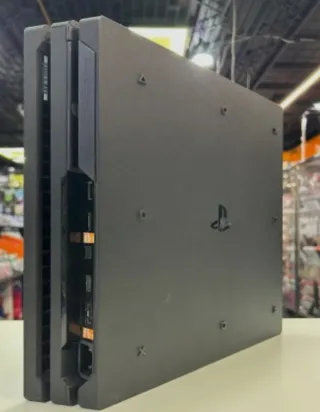 Ps4 Pro 1TB Negra Sin Mando con un juego insertado