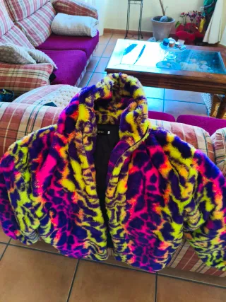 Abrigo pelo sintético multicolor NUEVO c/etiqueta