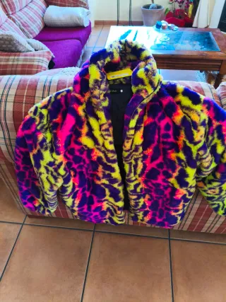 Abrigo pelo sintético multicolor NUEVO c/etiqueta