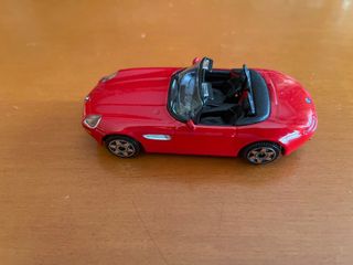Coche a escala rojo deportivo BMW Z8