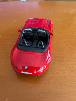 Coche a escala rojo deportivo BMW Z8