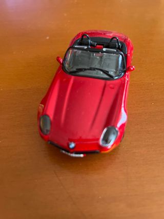 Coche a escala rojo deportivo BMW Z8