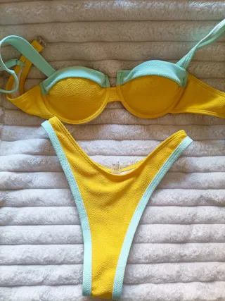 Bikini amarillo y verde
