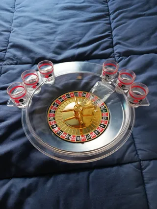 Ruleta de chupitos con vasos