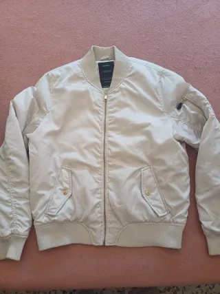 Chaqueta Bomber Beige Bershka Talla M