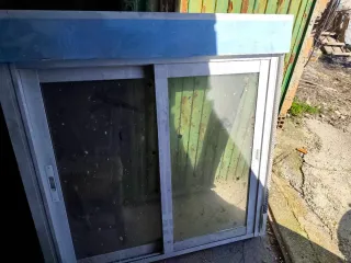 Ventana corredera de aluminio con climalit.