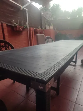 Mesa de terraza ratán negra