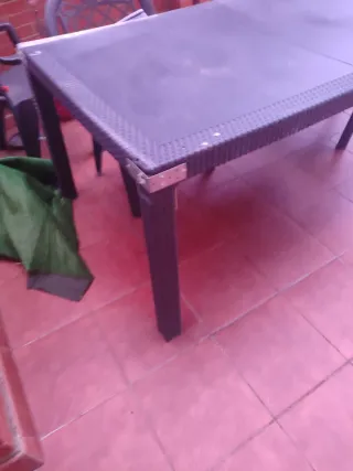 Mesa de terraza ratán negra