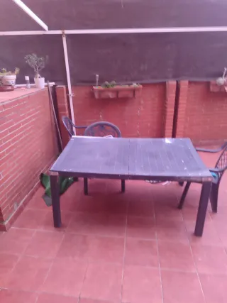 Mesa de terraza ratán negra