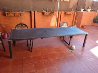 Mesa de terraza ratán negra