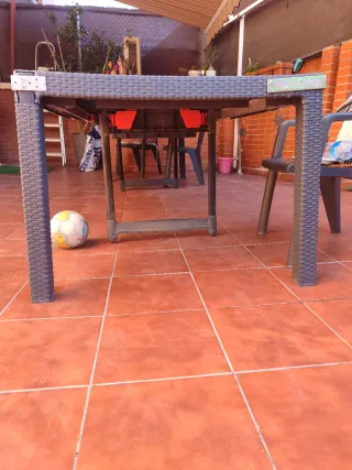 Mesa de terraza ratán negra