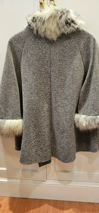 Chaqueta capa punto con pelo