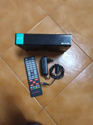 Receptor Satélite GT MEDIA V8X con Mando